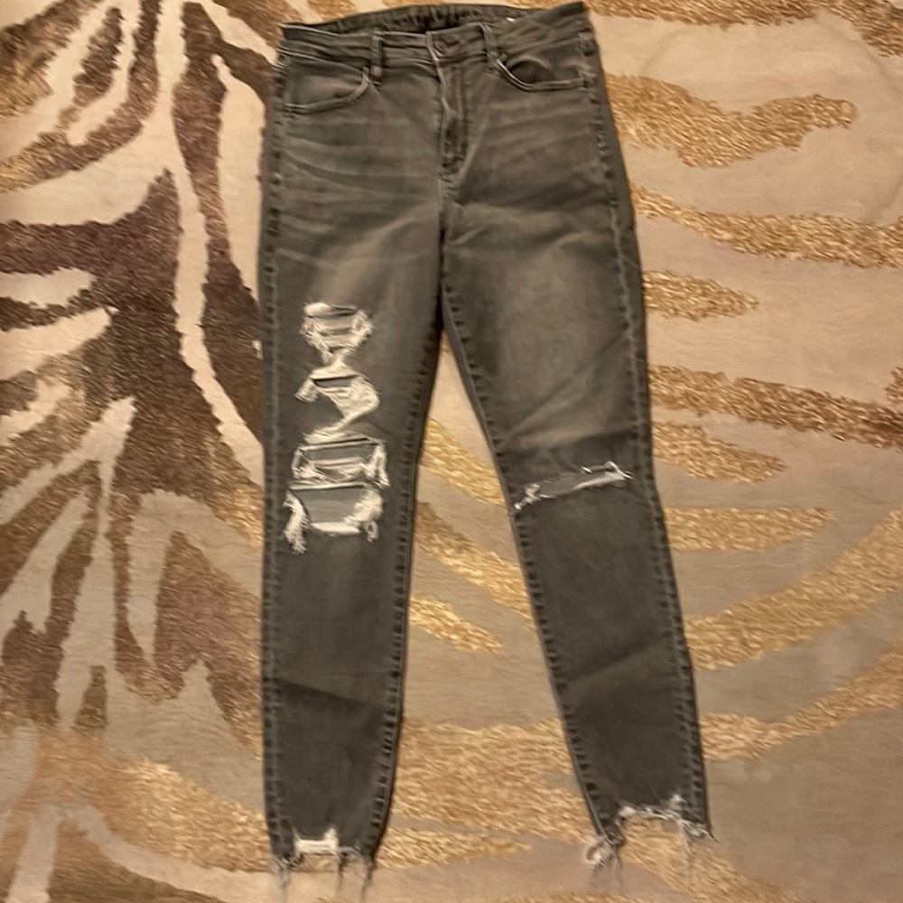 Ladies American Eagle Distressed Gray “Next Level Stretch” Jean sz 10